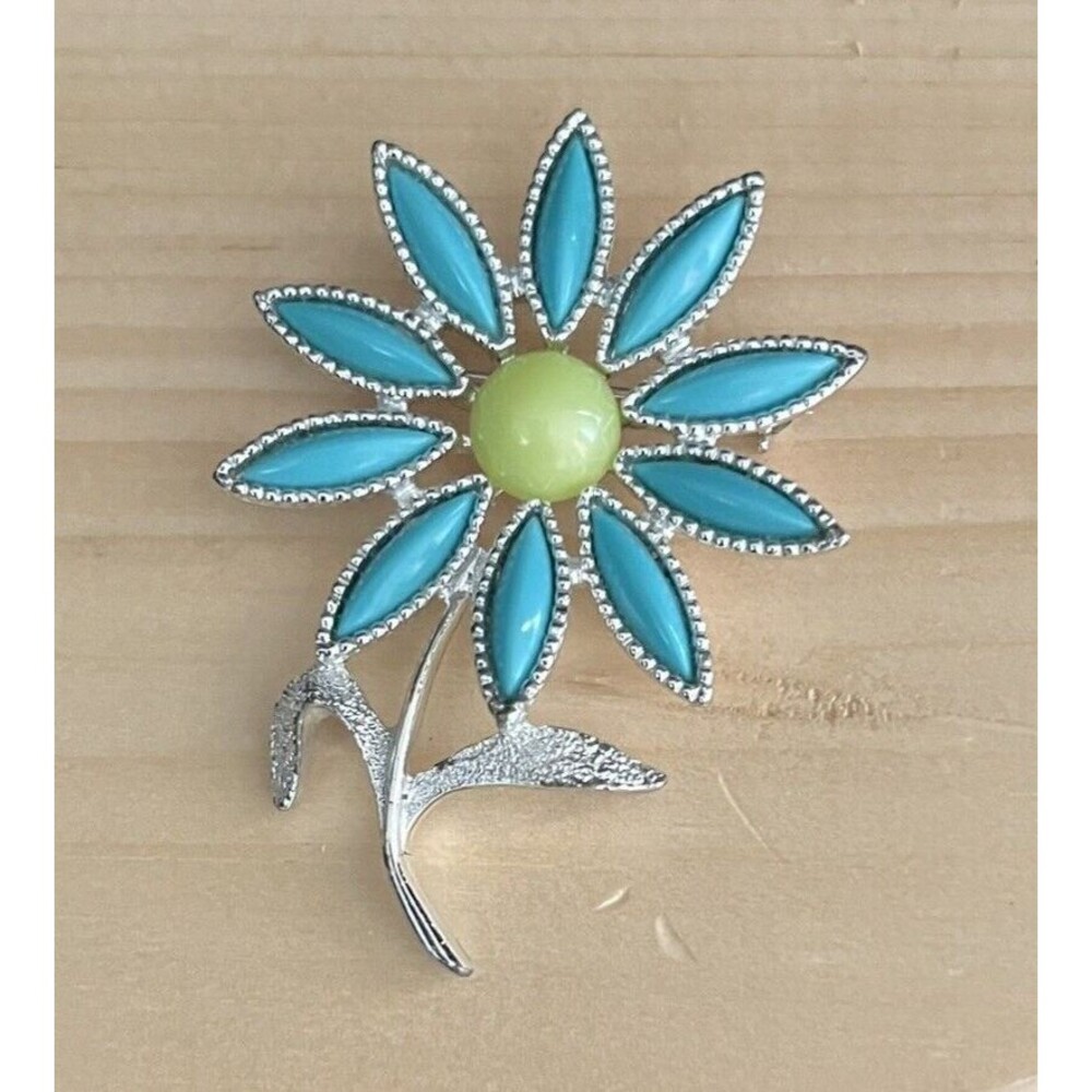 Vintage Sarah Coventry Daisy Time Flower Lucite Silver Tone 1970's Pin Brooch